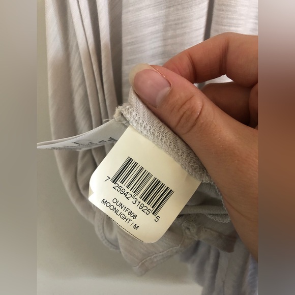 BCBG gray flowy tunic M - Picture 6 of 8